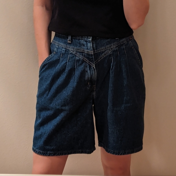 Vintage Chic 80's Denim High Rise Shorts with Yoke and Pleats - Picture 14 of 16